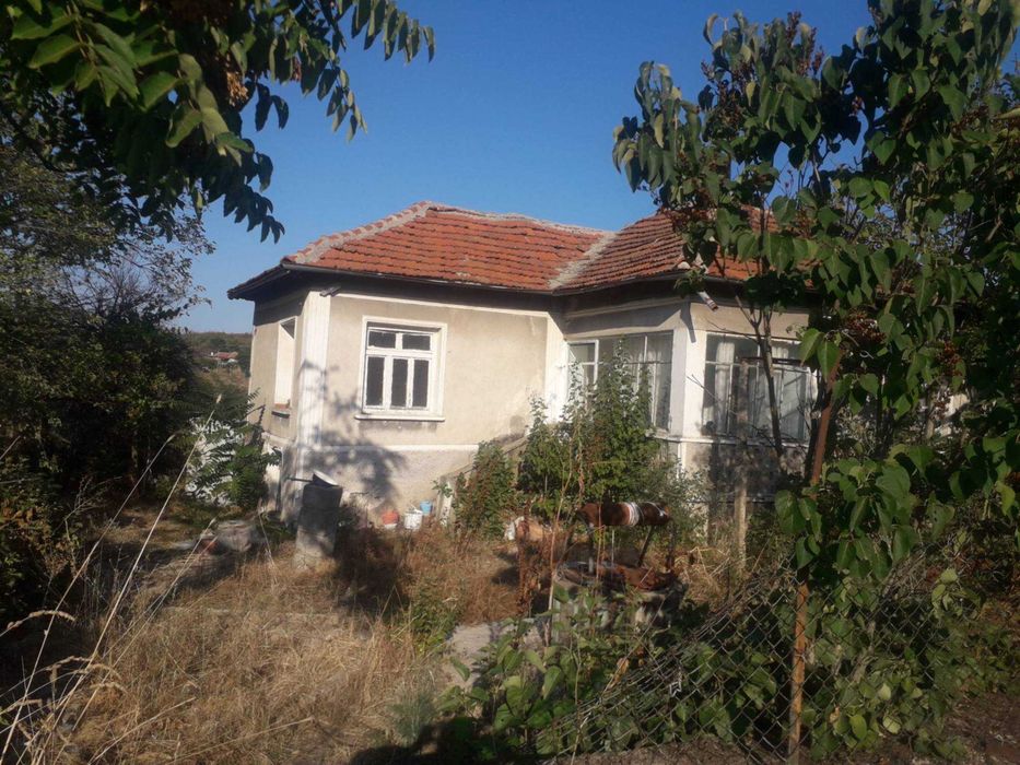 Къща  в село Помощник
