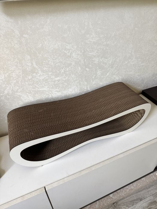 Лежанка и когтеточка два в одном для кошек