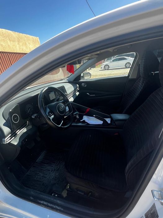 Hyundai Elantra 2023