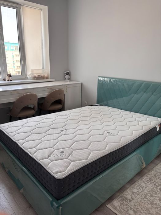 Продам кровать в подарок белый комод. Удобная и функциональная.