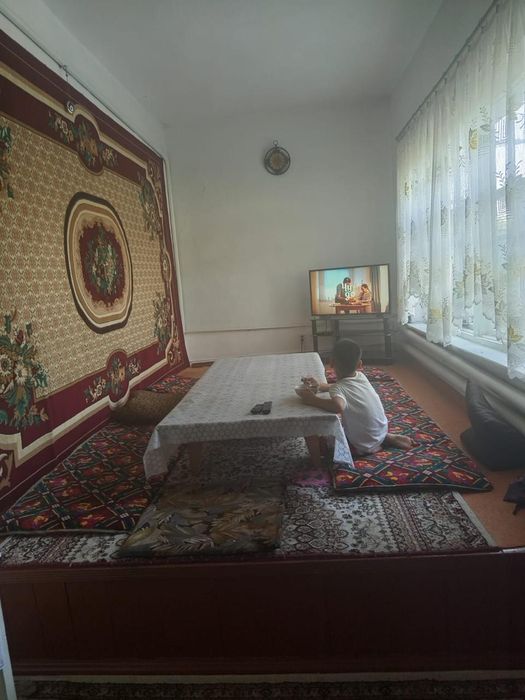 Үй сатылады орта жағдайда.