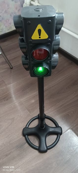 Продам детский светофор