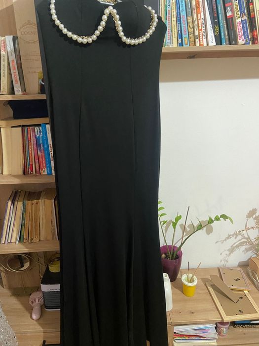 Rochie cu bijuterie din perle
