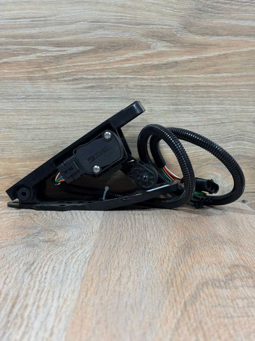 Электронная педаль акселератора Williams Controls.