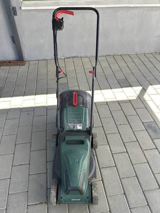 Masina electrica cu fir.