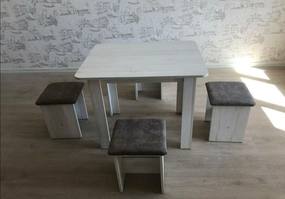 Стол кухонный пуфик