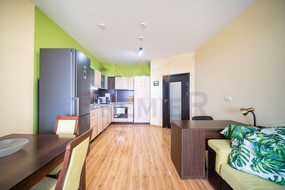 Продава се Двустаен апартамент в с. Топола, Област Добрич - 82 кв.м за 2255 €/кв.м - Снимка #1