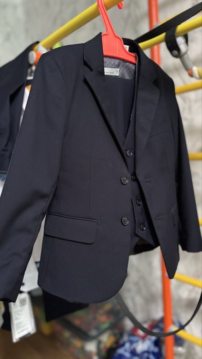 Костюм тройка школьный