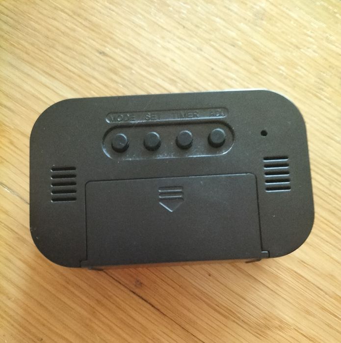 Ceas cu alarma pe baterii negru
