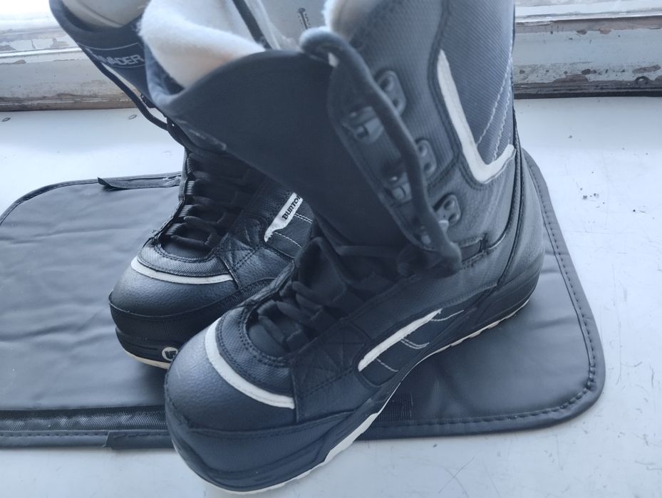Сноубордические ботинки BURTON.