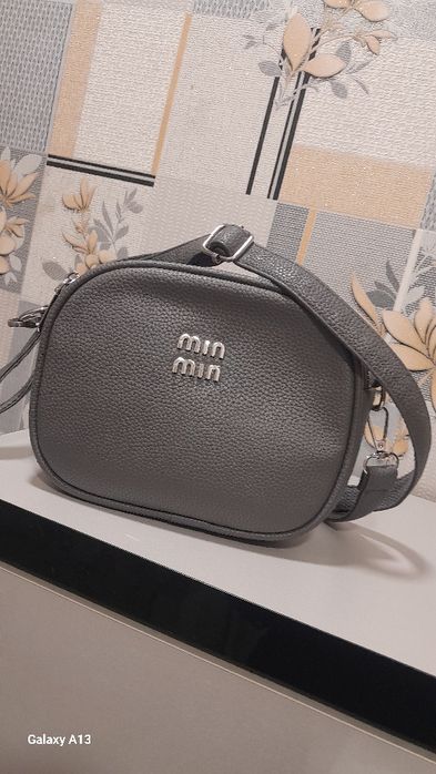 Әр түрлі сумкалар сатылады