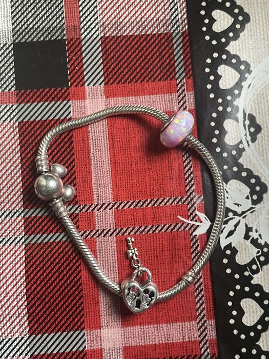 Оригинална гривна на Pandora !