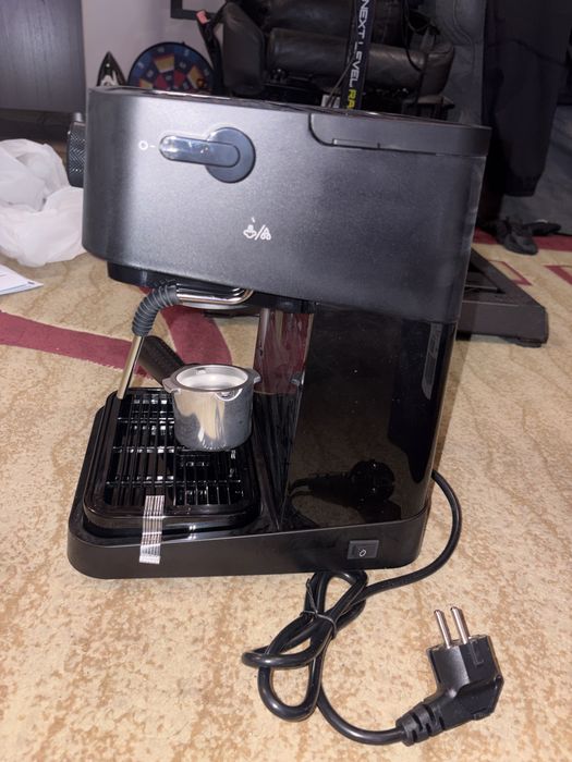 Vând Espressor DeLonghi nou nouț