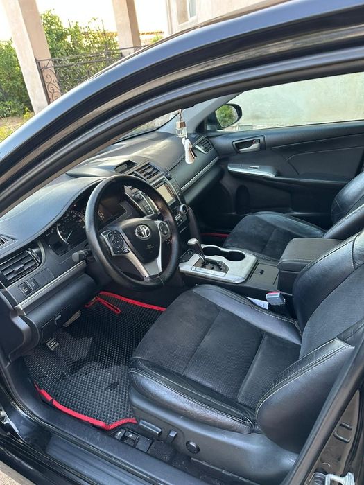 Toyota Camry 2013 года