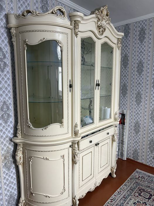 Продам сервант в хорошем состоянии