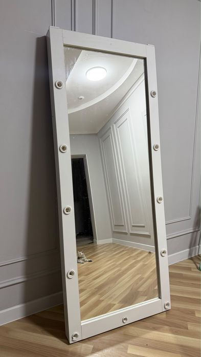 Зеркало стоячий