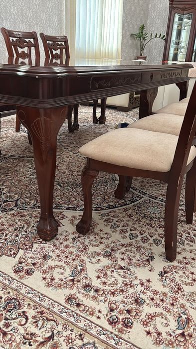 Тез арада сатылады диван, стол, шифонер