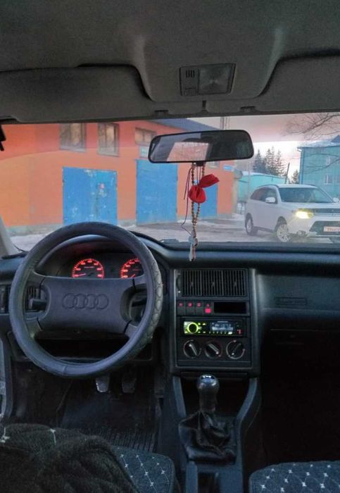 Продам АУДИ-80 б4 2.0 моно