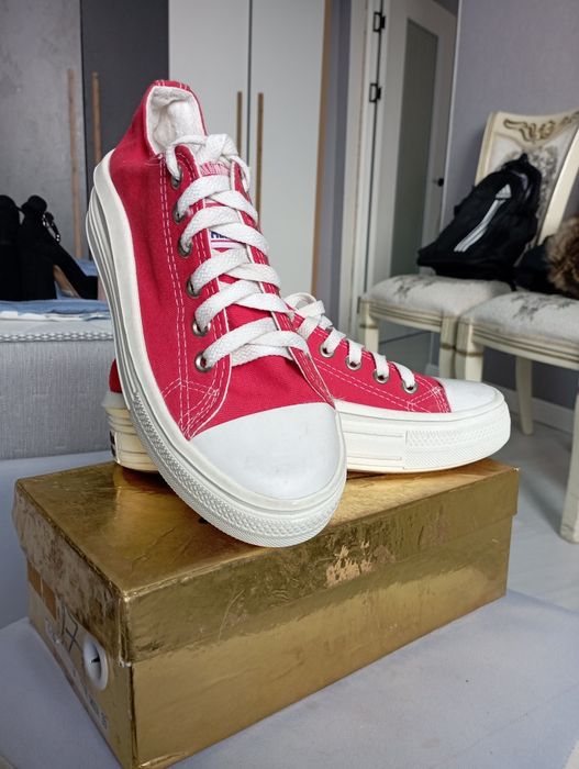 Туфли женские новые и кеды