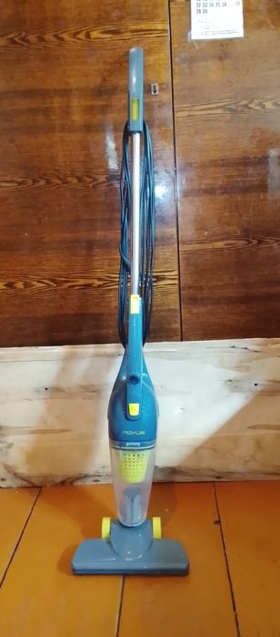 Продам вертикальный пылесос Rovus