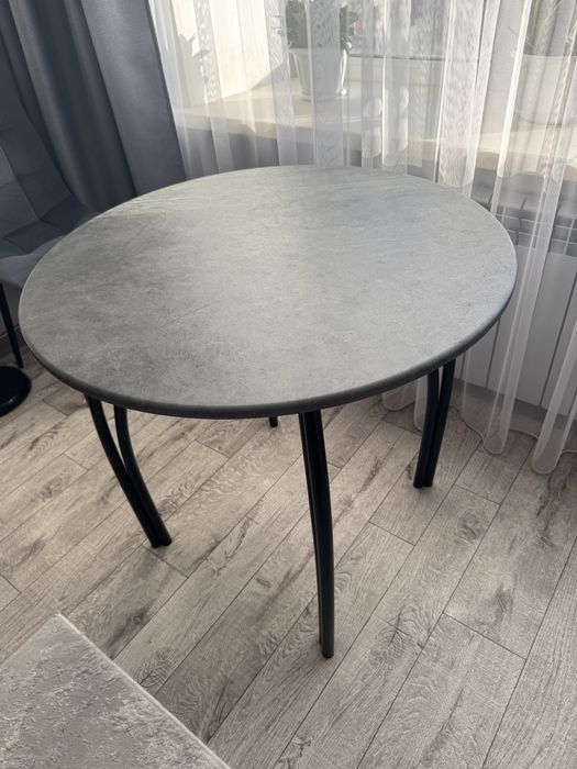 Продам кухонный стол