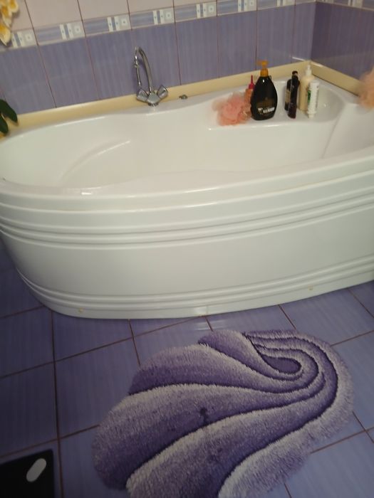 Vând vana din fibra de sticla 1,67>1m în stare ffff bună cu scurgere a