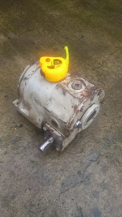 reductor raport 14 la 1 cu ax melcat și coroana