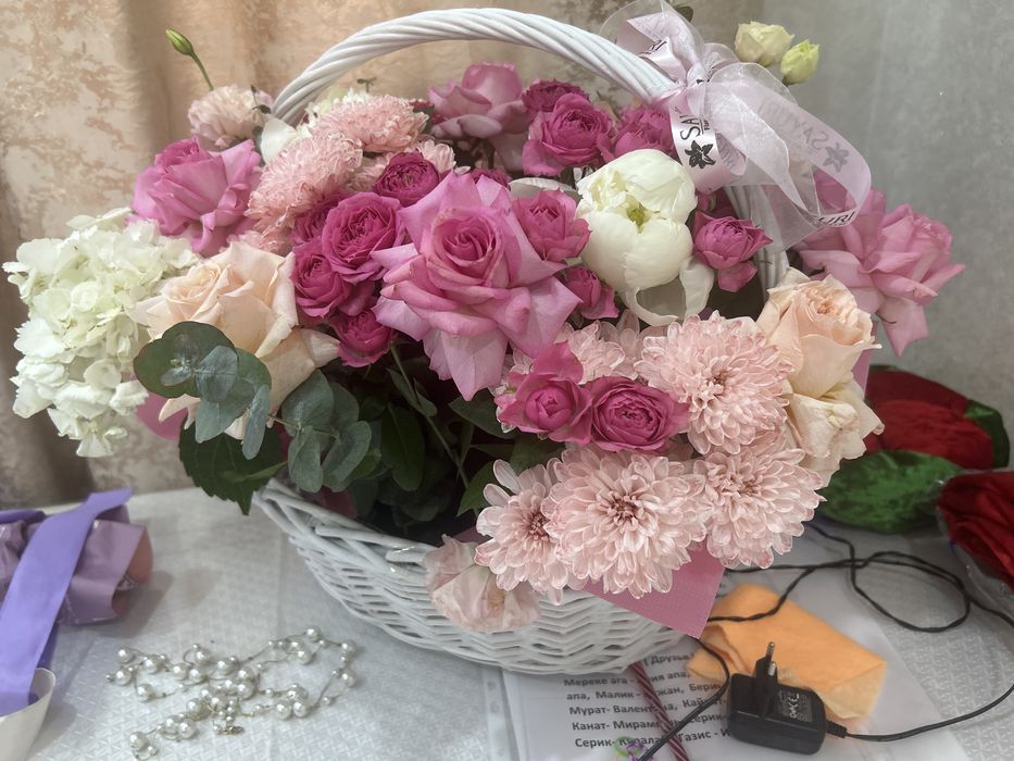 Продам цветы в корзине