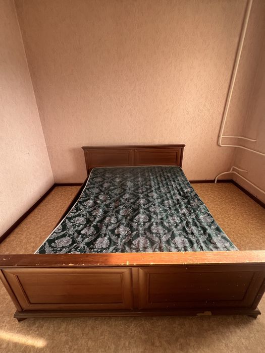 Кррвать. Бу.  220*200