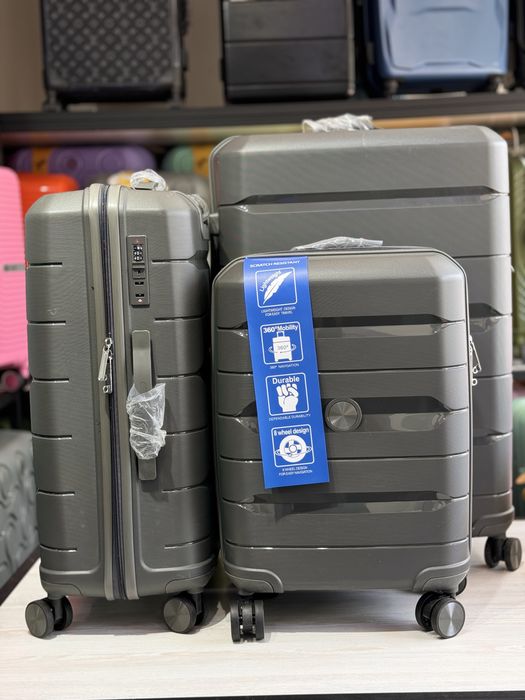 Чемодан  (противоударный)