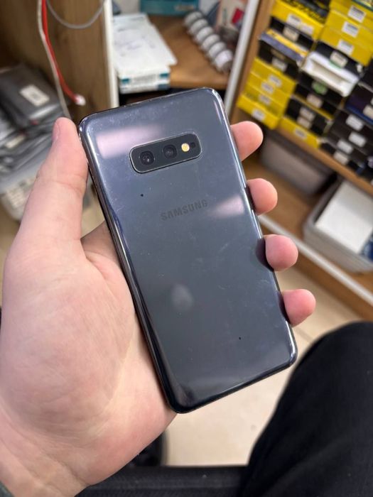 Продам Samsung S10e 6/128