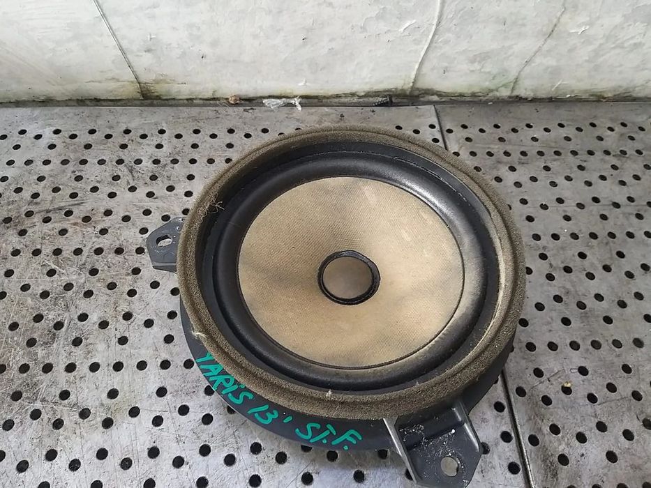 Boxa audio stanga fata toyota yaris 3 p13 861600d370