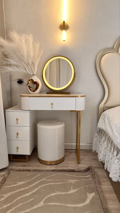 Скидка срочно сотилади 1та колди Премиум косметик стол комплекти