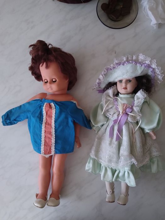 Продаются куклы разные.