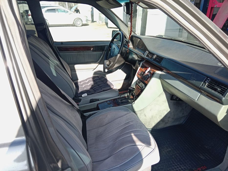 Продам мерс 124 машина