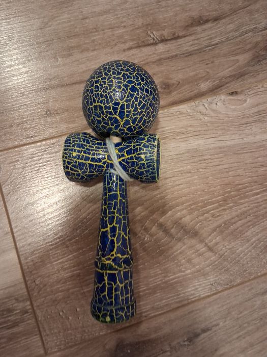 Kendama albastra