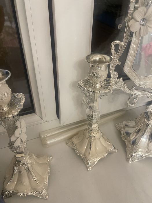 Зеркало и подсвечники