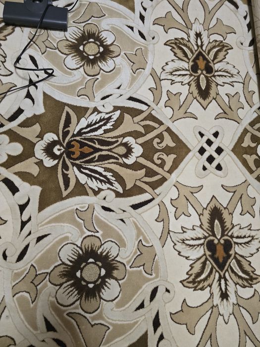 Продаётся красивый  ковер