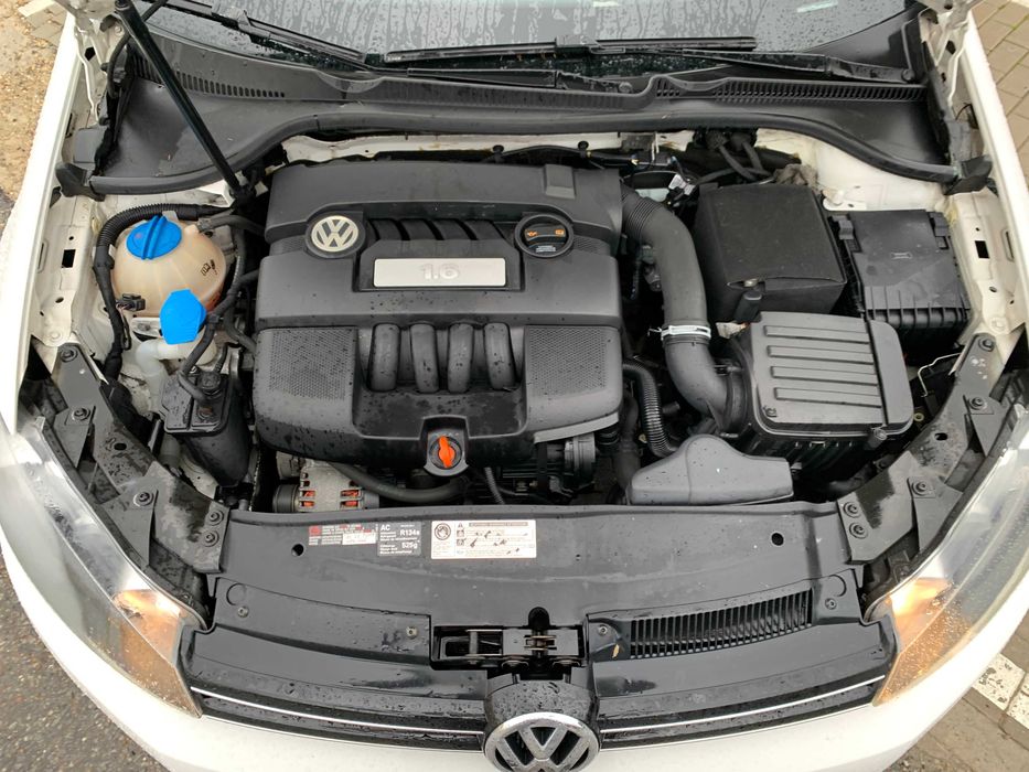 VW Golf 6 2011 / 02 EURO 5 1.6 MPI 102 cp Alb Perlat + Shadow Line TOP