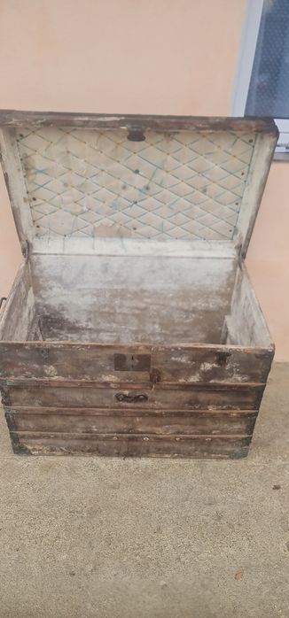 Cufăr vechi din 1880 – piesă autentică de epocă