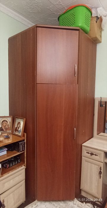 Шкаф угловой вместительный срочно до 30 июля