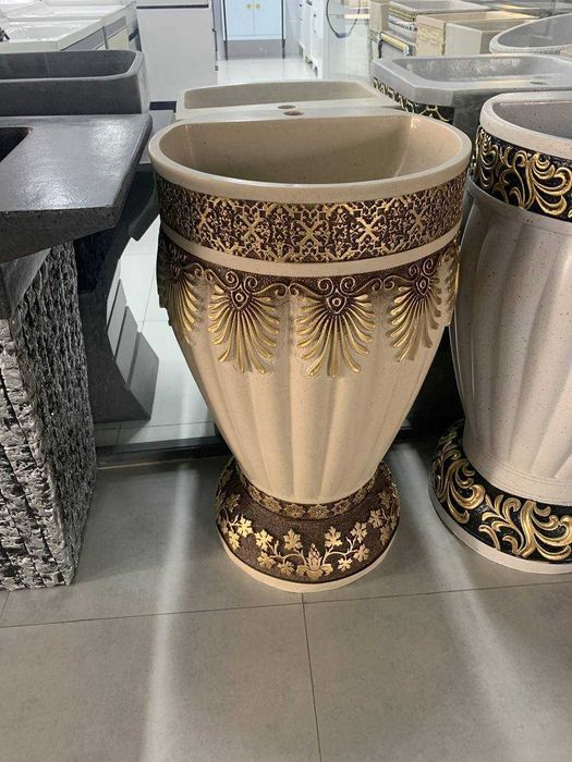 Quyma toshli rakvina