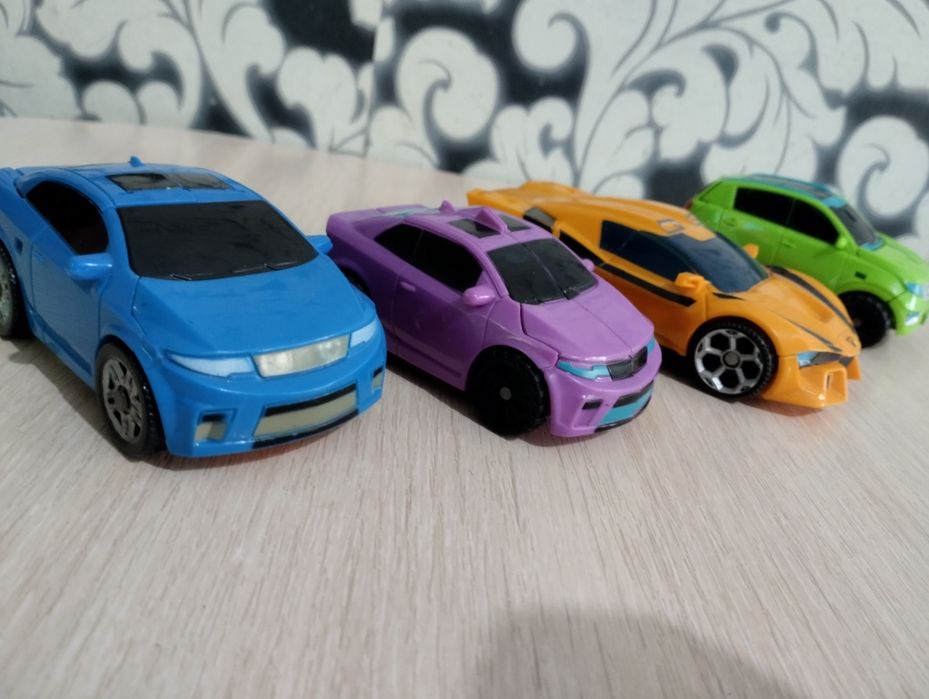 Игрушки машинки трансформеры