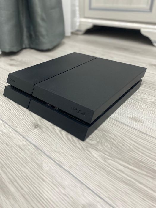 Consolă Playstation 4 Fat, negru mat + 2 manete + 3 jocuri PS4
