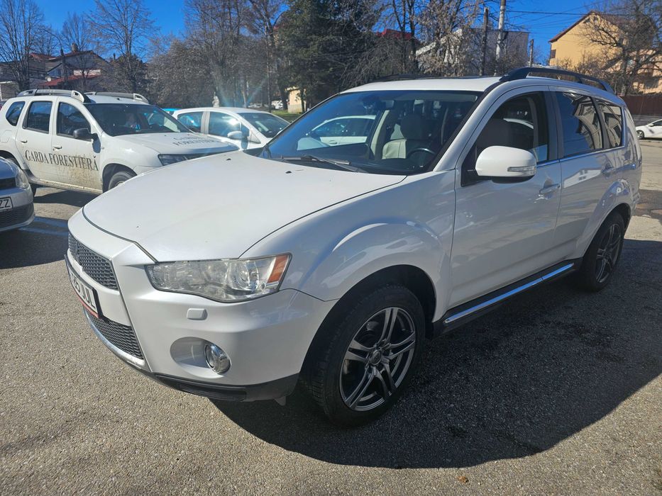 Mitsubishi Outlander 2