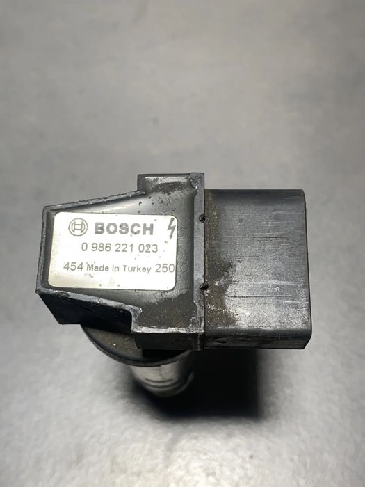 Fisa bujie 0 986 221 023 Volkswagen VW Golf 2002 1.4 MT (75 hp)