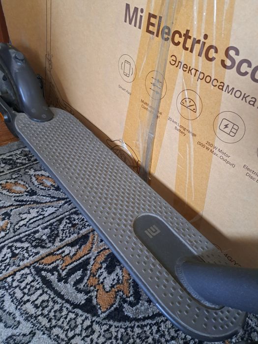Самокат Xiaomi Mi Electric Scooter