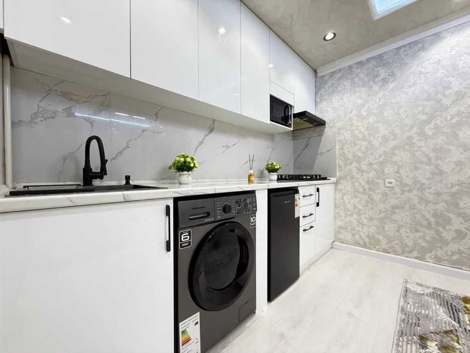 Новая студия в кирпичном доме на Братских 1*2/4/4!