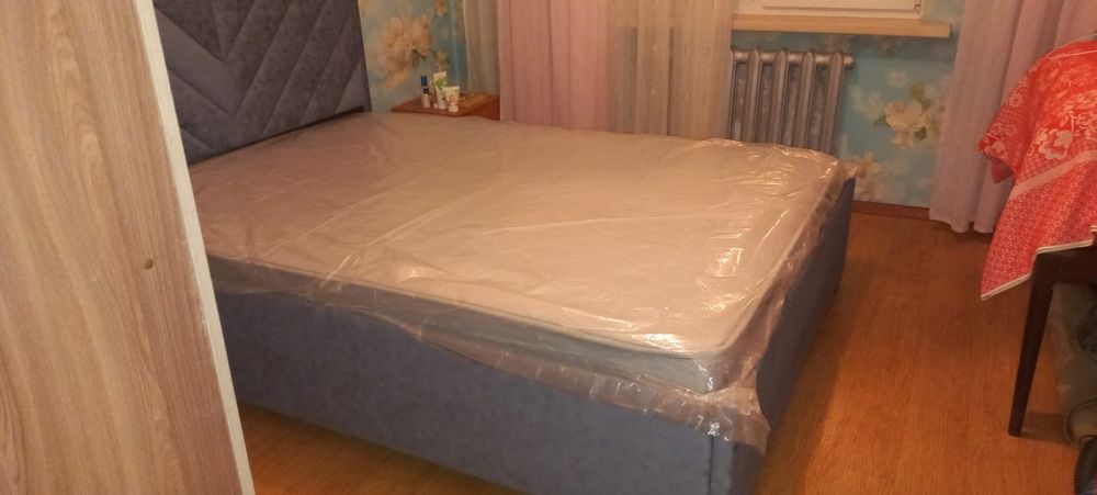 Продам матрас пружинный серого цве