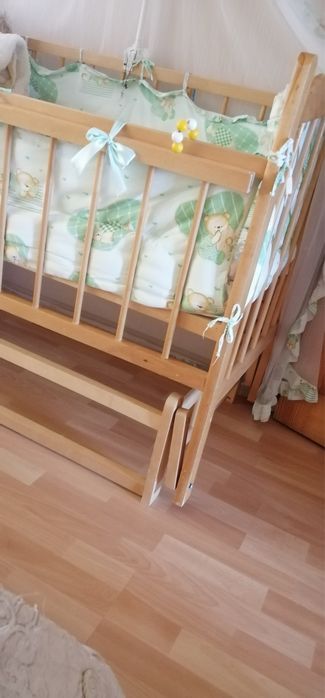 Продам кроватку маятник